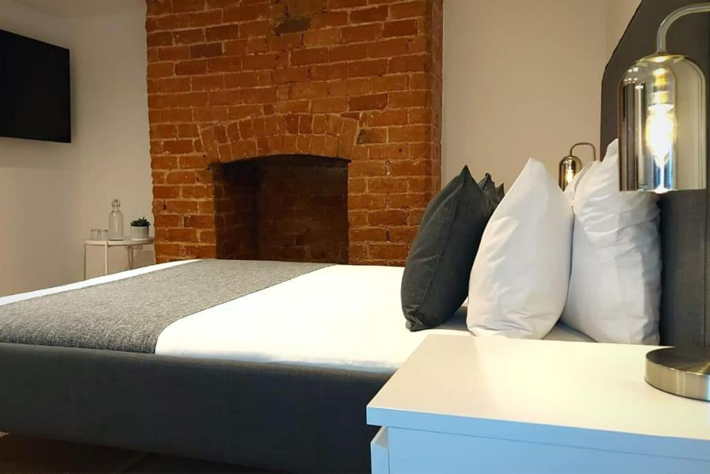 Stylish Apartment In City Centre With Parking Preston  Eksteriør billede