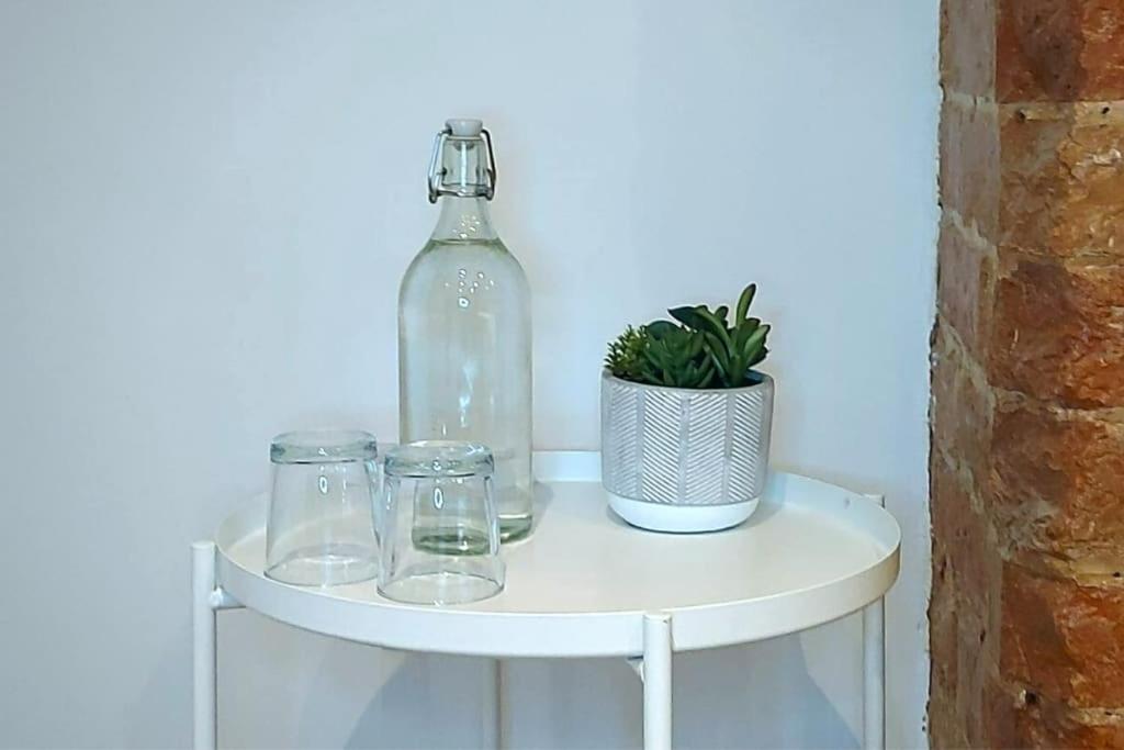 Stylish Apartment In City Centre With Parking Preston  Eksteriør billede