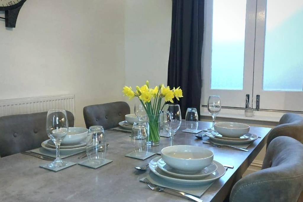 Stylish Apartment In City Centre With Parking Preston  Eksteriør billede