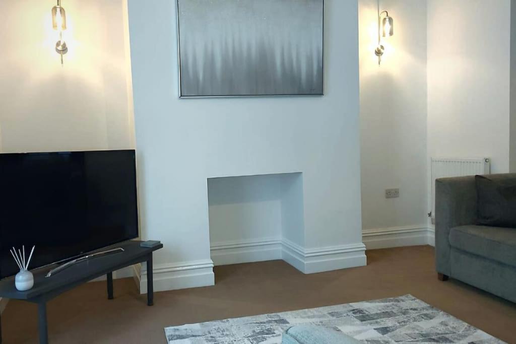 Stylish Apartment In City Centre With Parking Preston  Eksteriør billede