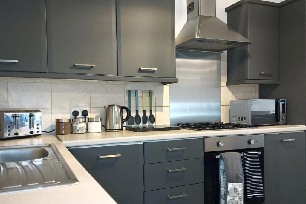 Stylish Apartment In City Centre With Parking Preston  Eksteriør billede