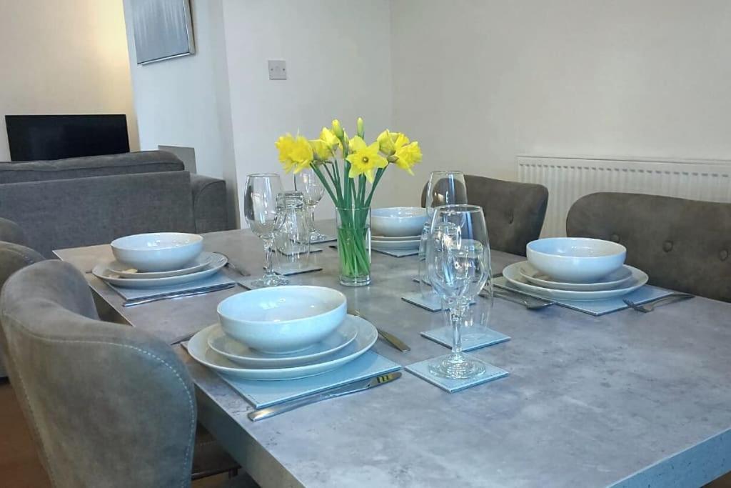 Stylish Apartment In City Centre With Parking Preston  Eksteriør billede